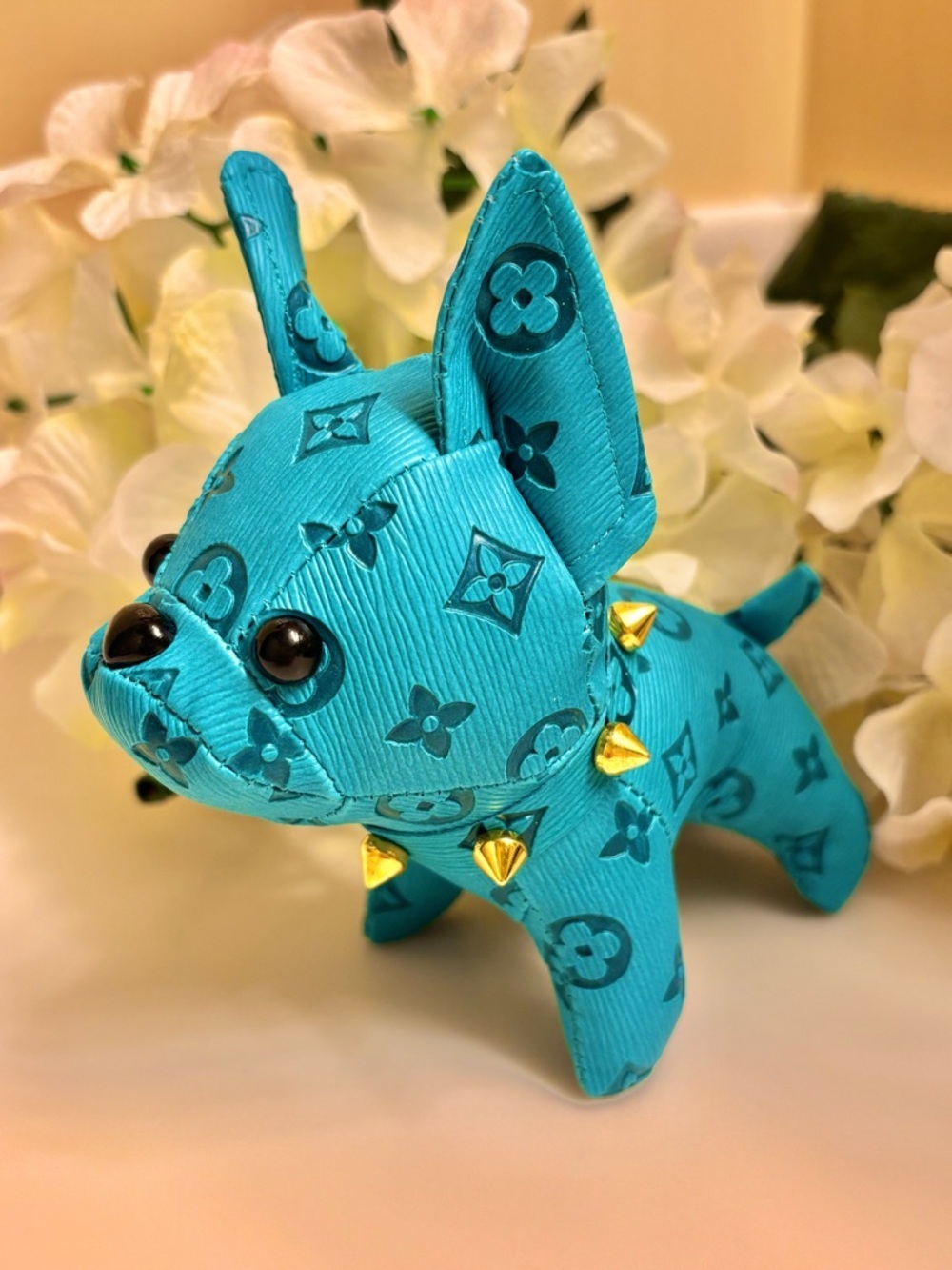 ADORABLE BAG CHARM/KEY FOB COLORFUL BULLDOG WITH SPIKED COLLAR TEAL NWOT